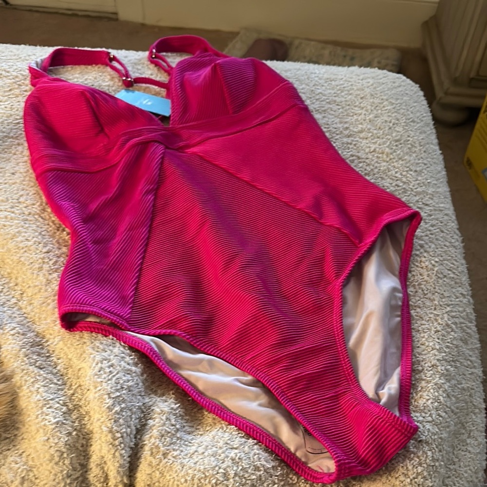Cupshe Pink One Piece Swimsuit with Plunging V-Neck
